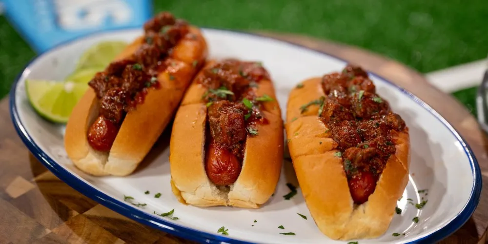 BUILD-YOUR-OWN CHILI HOT DOG