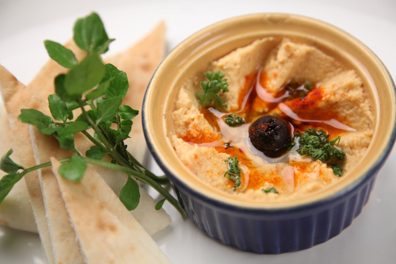 HUMMUS & PITA BREAD