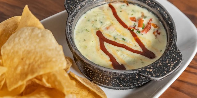 CHIPS & QUESO